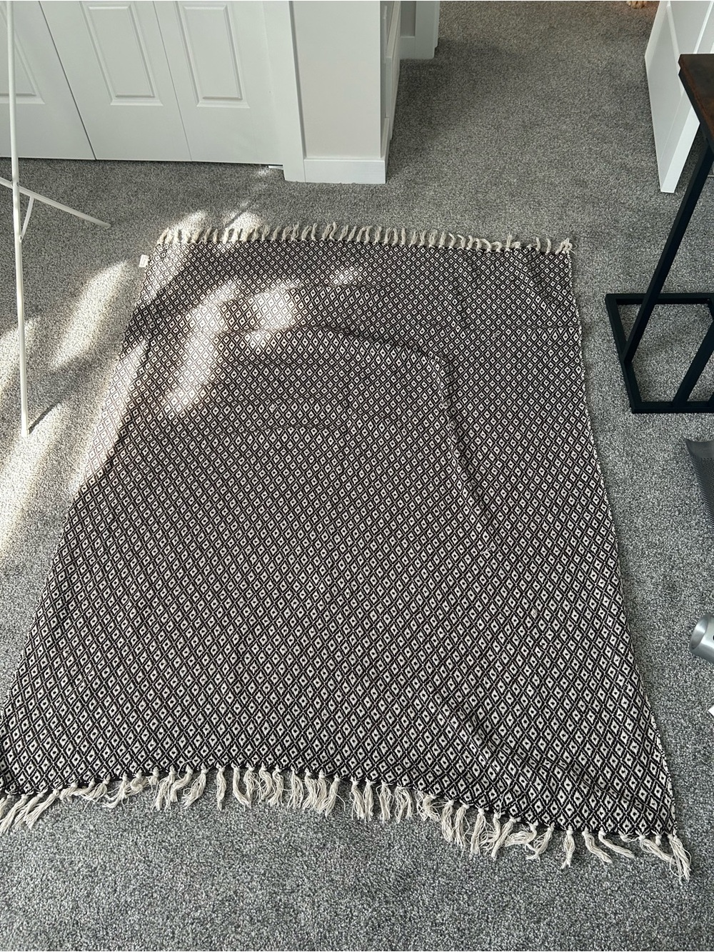 Black and White Diamond Pattern Throw Blanket